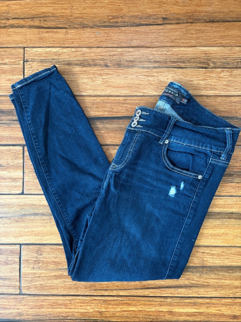 dark wash premium jegging.